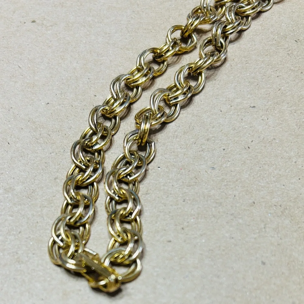 Vintage pendant elephant gold tone chain. 22” long. Unsigned D&E Juliana. - Picture 3 of 5